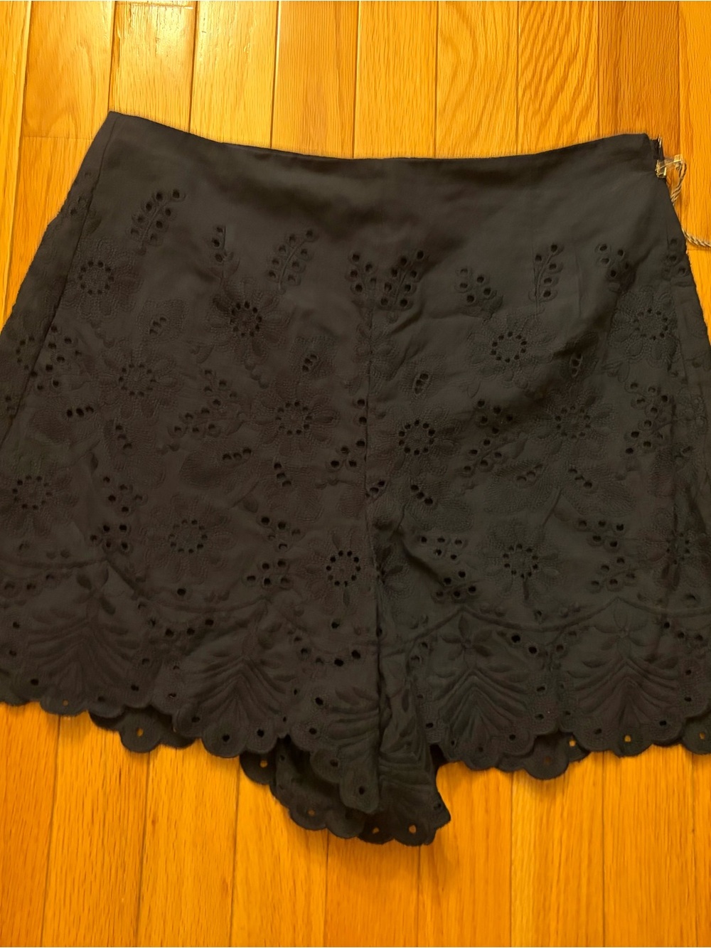 Women’s navy blue Eyelet Scalloped Hem Shorts